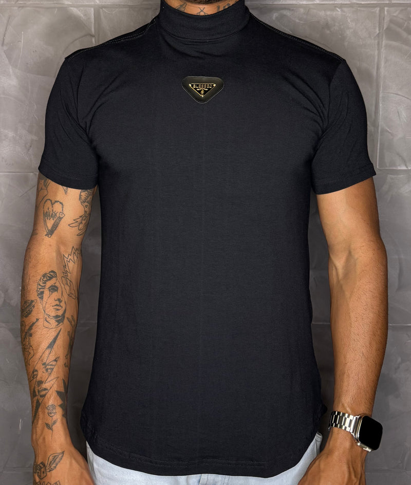 Camiseta Gola Longa estilo Prada